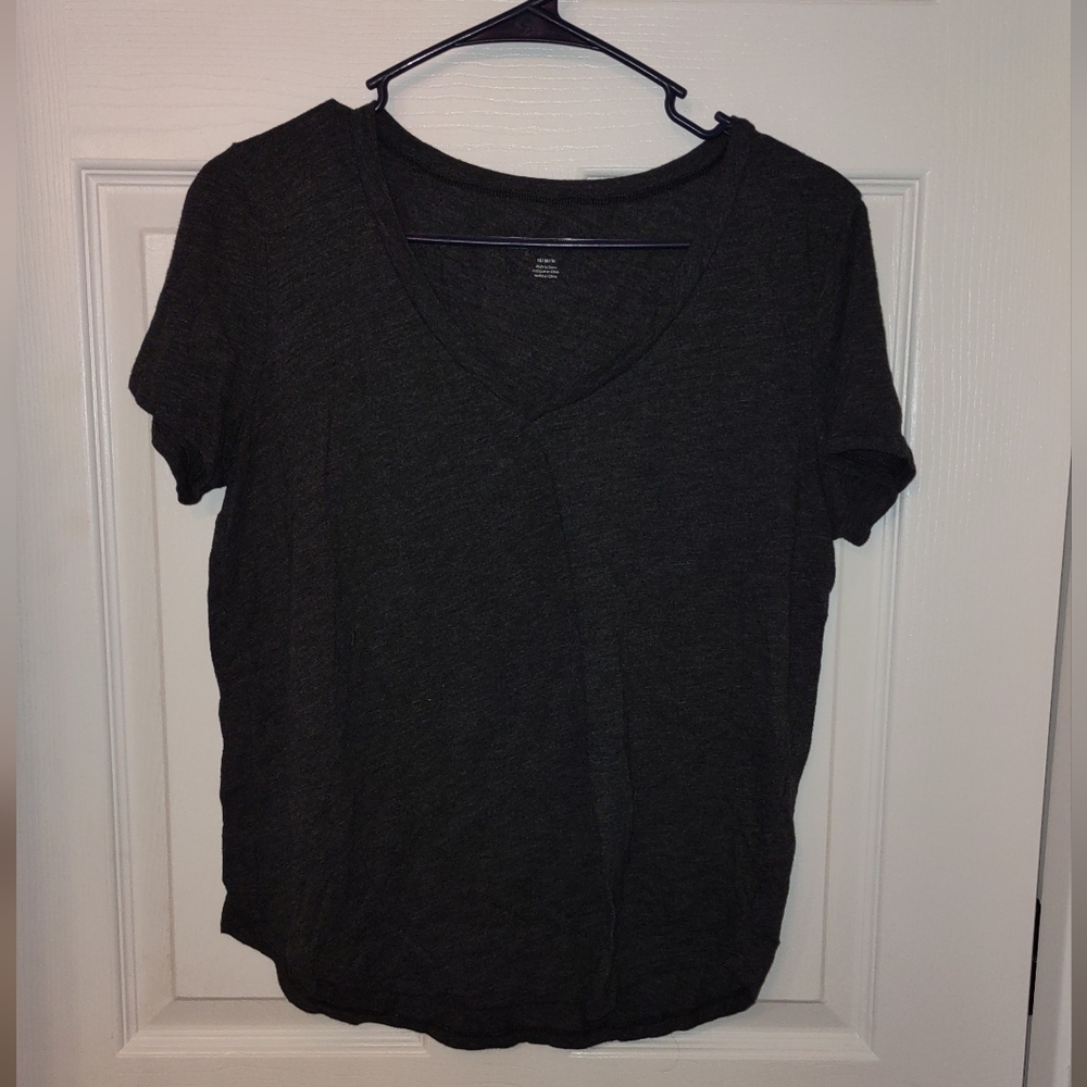 Dark gray short sleeve top